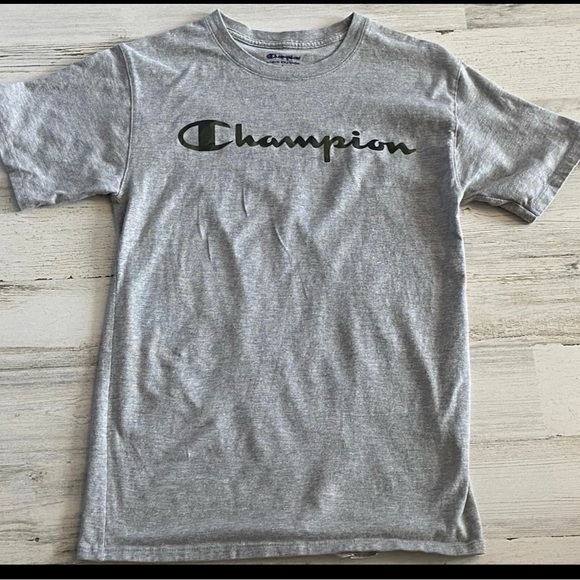 Men’s Champion Short Sleeve Shirt Size S - Picture 1 of 3